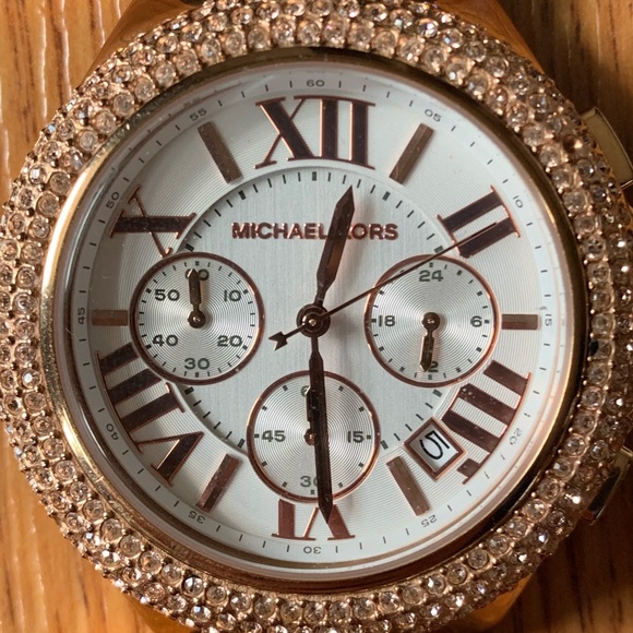 Michaels Kors Light Rose Gold Watch - Picture 4 of 8